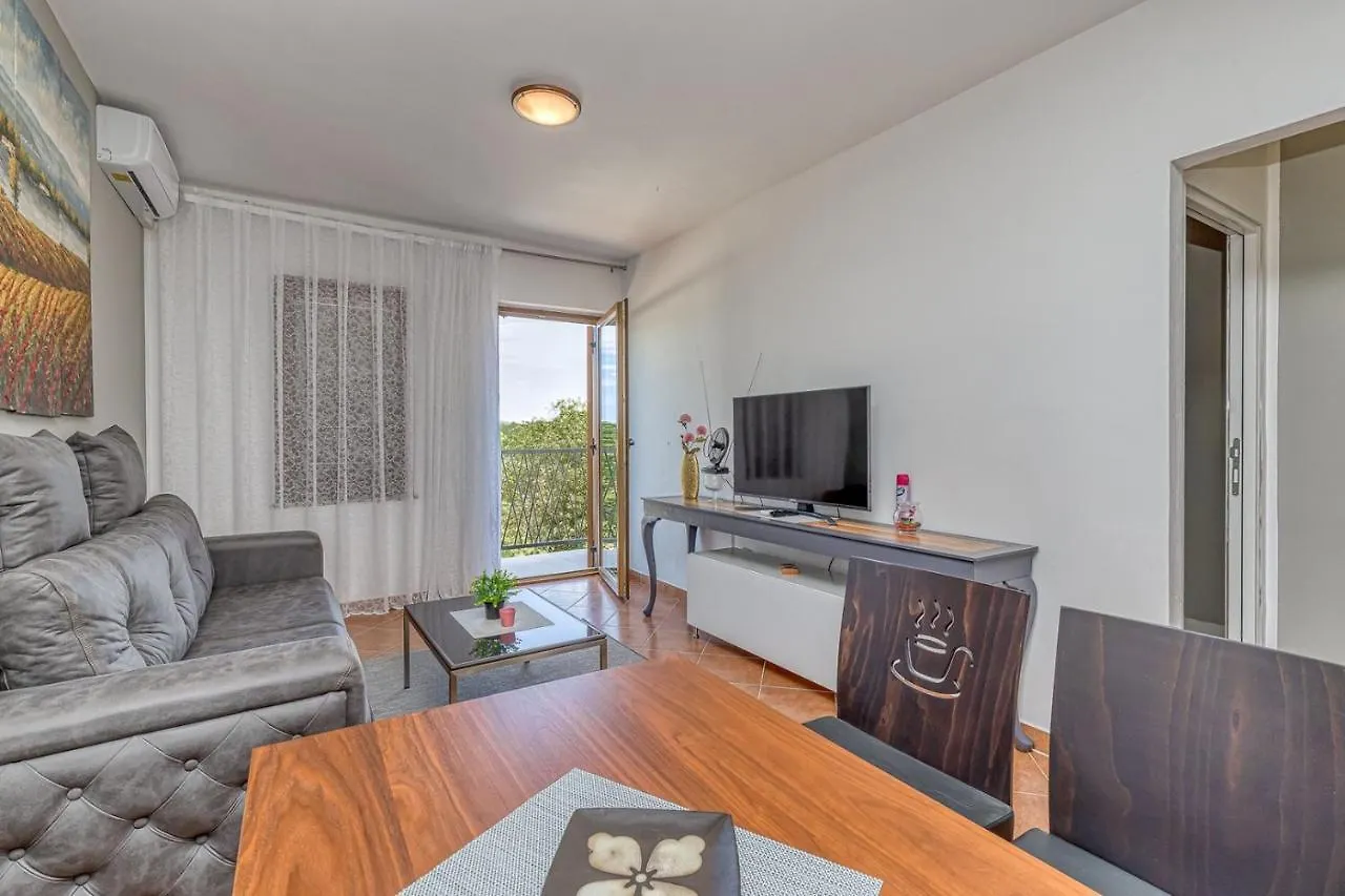 Guest house Apartments Noel Funtana