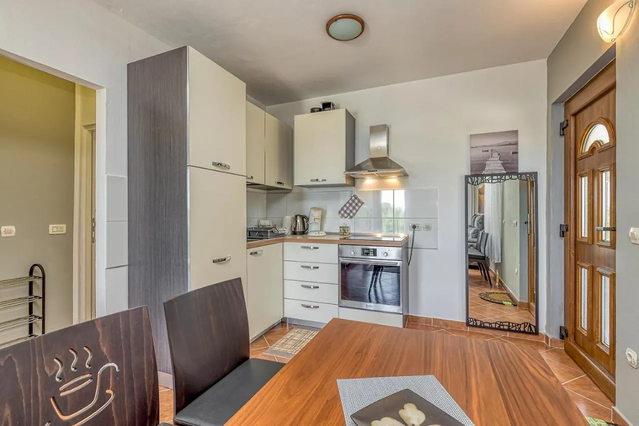 Guest house Apartments Noel Funtana