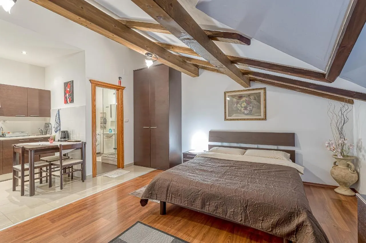 Guest house Apartments Noel Funtana