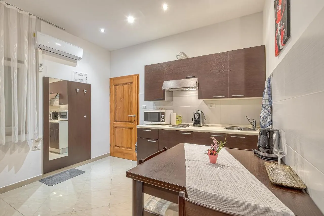 Apartments Noel Funtana location