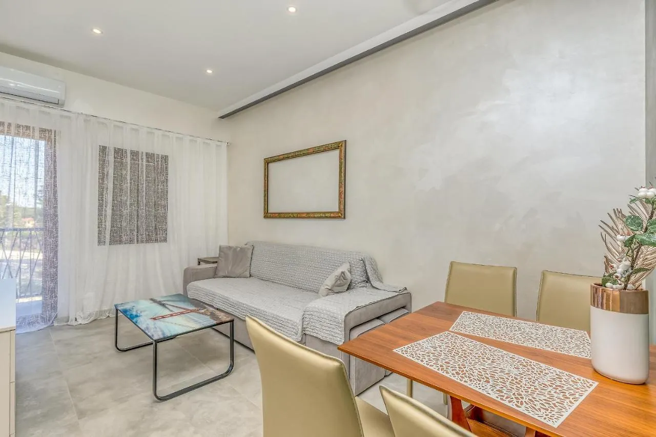 Apartments Noel Funtana 0*,